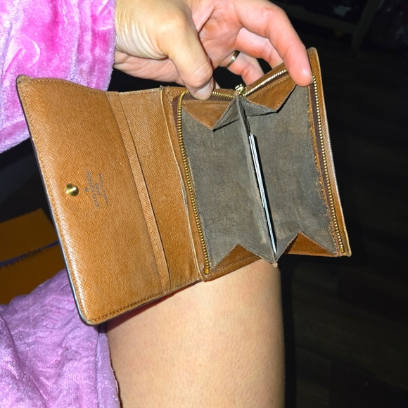 Wallet - Picture 3 of 11